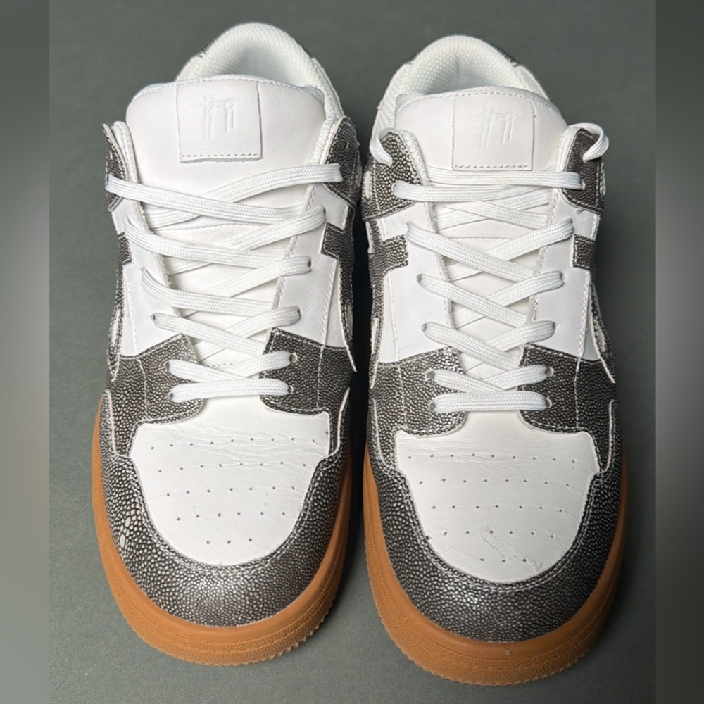 Taft men’s sneaker in “Vintage black/Stingray” colorway
